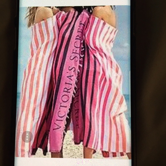 Victoria’s Secret beach towel /throw blanket - Picture 2 of 3